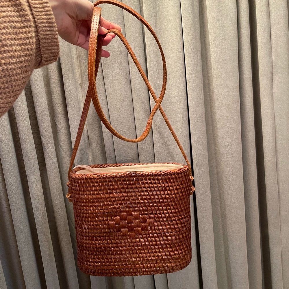 Basket crossbody purse